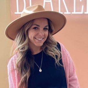 Meet your Posher, Cara